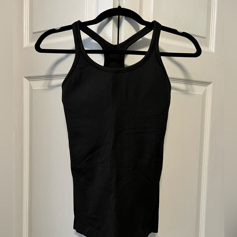 Lululemon tank size 4. Built in bra.  Ribbed